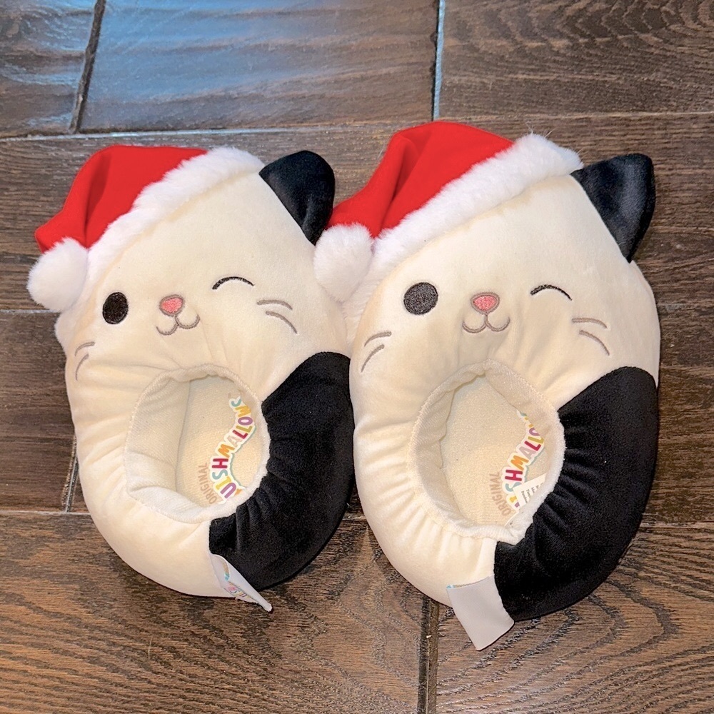Squishmallows Black and White plush Cat Slippers with Santa Hat size 5-6